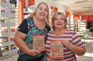 Viviane e Silene com o Livro - Trombi 50 anos de Historia e Glórias