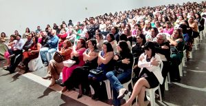 Mulheres de Cerqueira César participando do evento sobre empoderamento