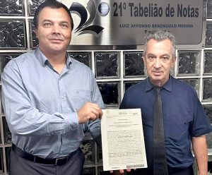 Prefeito Diego oficializa a escritura definitiva do Conjunto Habitacional Cerqueira César F junto ao Estado