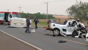 O acidente deixou muita destruição na rodovia em Avaré