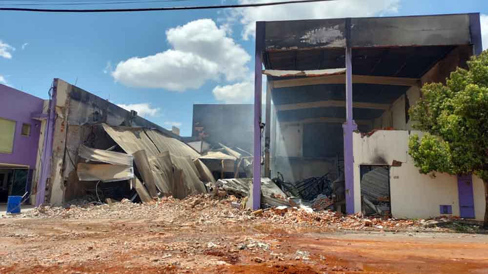 FOGO ATINGE INDÚSTRIA DE COSMÉTICOS E CAUSA COLAPSO DE ESTRUTURAS