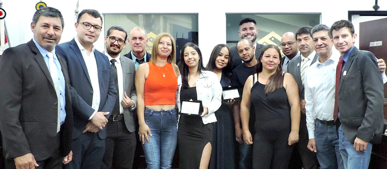 CÂMARA ENTREGA MEDALHA PROFESSORA ROSE