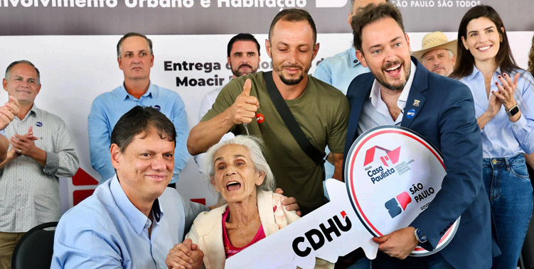 GOVERNO ENTREGA MORADIAS EM TAQUARITUBA E BURI