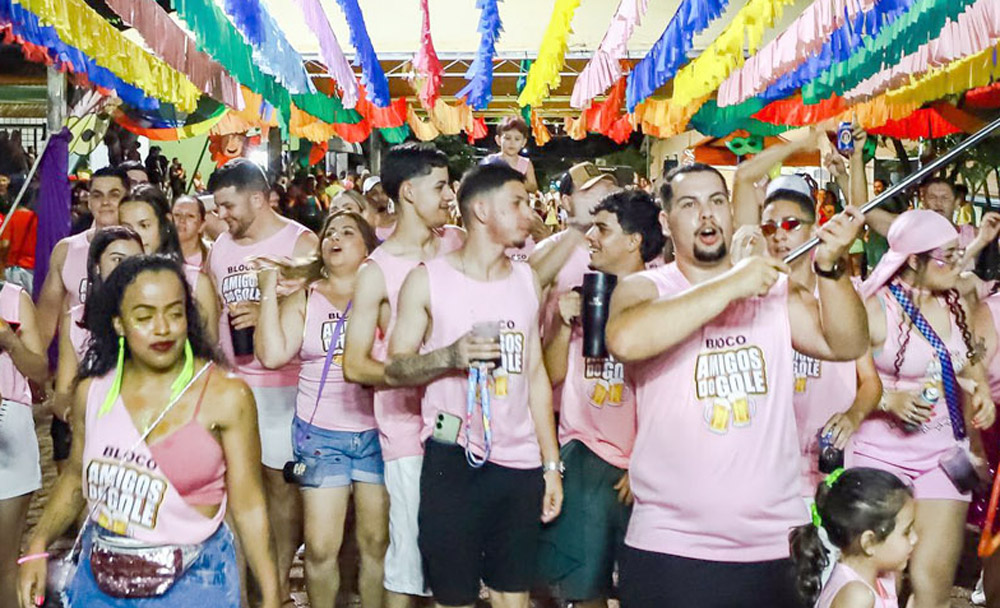 CARNAVAL POPULAR ALEGRÔ AGITOU AS NOITES EM TIMBURI