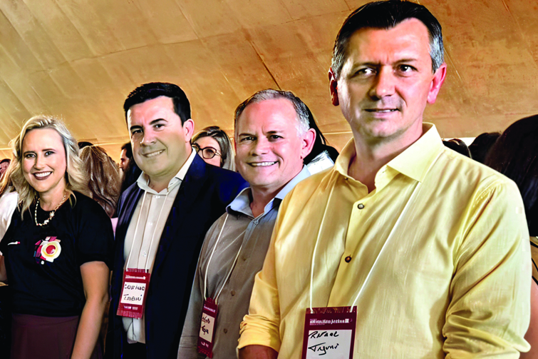 ESCOLAS DA REGIÃO FORAM AGRACIADAS COM O PRÊMIO EXCELÊNCIA EDUCACIONAL