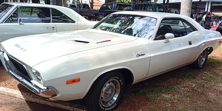 ENCONTRO DE CARROS ANTIGOS MOVIMENTOU FARTURA NO DOMINGO