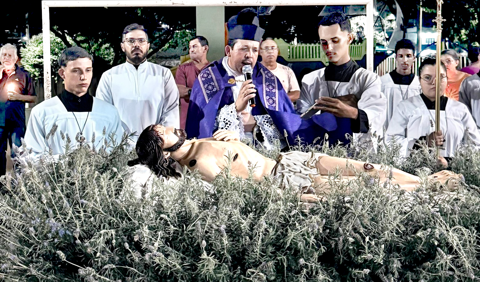 RELIGIOSOS DE FARTURA E TAGUAÍ CELEBRAM SEXTA-FEIRA SANTA