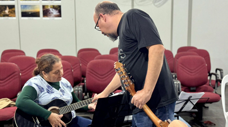 OFICINAS DE VIOLÃO E VIOLA CAIPIRA FORTALECEM CULTURA EM TIMBURI