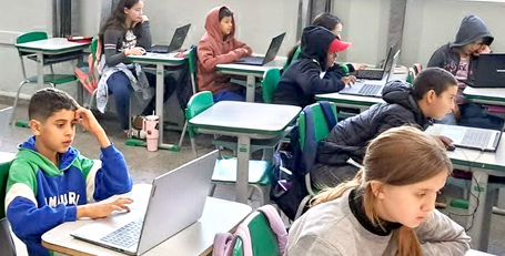 PREFEITURA INVESTE EM NOTEBOOKS E TABLETS PARA FORTALECER O ENSINO
