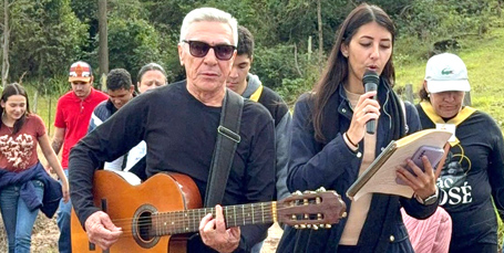 FARTURENSES PARTICIPAM DA PEREGRINAÇÃO DA ESPERANÇA ATÉ O MIRANTE