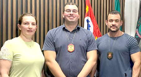 PRESIDENTE REGINA E VEREADOR RODOLFO RECEBEM VISITA DA POLÍCIA CIVIL