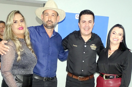 AUTORIDADES PRESTIGIAM ABERTURA DA FESPINGA EM TIMBURI