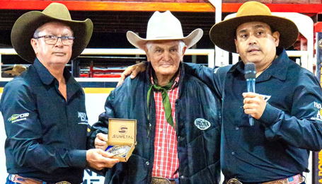 COPA DOMINGUINHOS DE FARTURA REÚNE PÚBLICO E CELEBRA TRADIÇÃO DO RODEIO