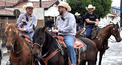 CAVALGADA ABRE EXPOTAGUAÍ 2026 MANTENDO A TRADIÇÃO E CULTURA