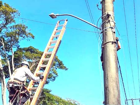 PREFEITURA DE TIMBURI INTENSIFICA MANUTENÇÃO DA ILUMINAÇÃO PÚBLICA