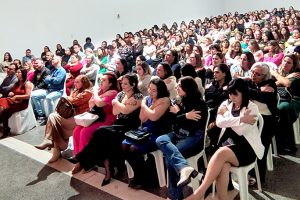 Mulheres de Cerqueira César participando do evento sobre empoderamento